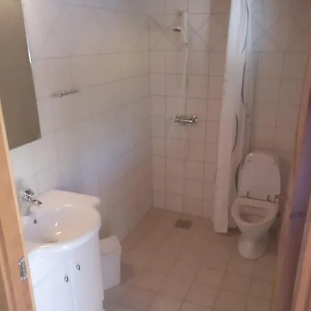 Apartment Dobbelt Vaerelse Med Egen Indgang Og Bad